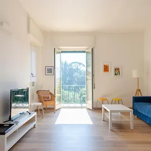 altido-charming-2-bed-flat-with-terrace-near-the-beach.hotelitalianriviera.com/